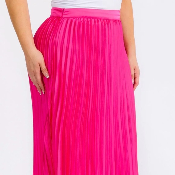 Plus Size Zip Pleated Maxi Skirt - Picture 3 of 3